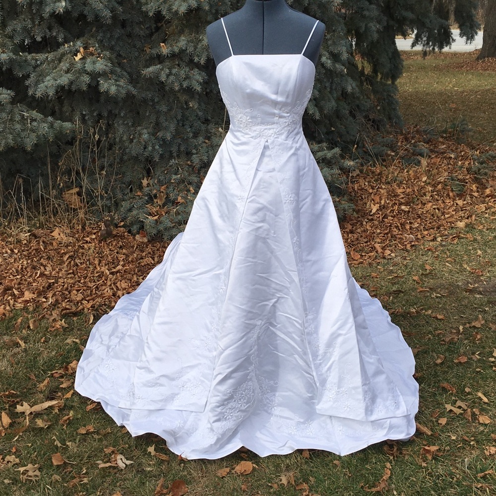 Eden Bridal white  Wedding Dress sz 8